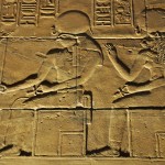 05.Abu-Simbel-interier-chramu-pokryvaju-nadherne-reliefy