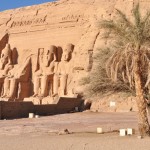 10.Abu-Simbel-sochy-Ramzesa-II.-strazia-vstup-do-chramu