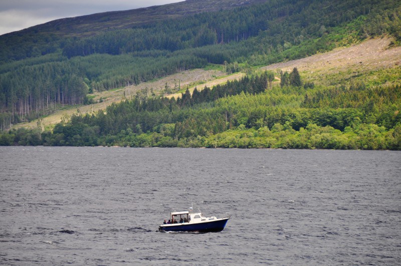 09.Loch-Ness-lodkou-sa-mozete-vybrat-hladat-priseru
