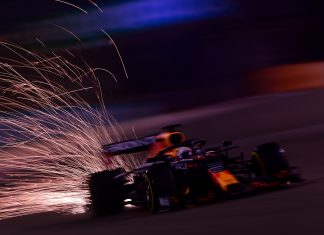 Prefíkaný Lewis Hamilton proti všetkým, všetci proti Hamiltonovi