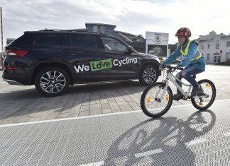 Čaká vás prázdninový cyklovýlet? ŠKODA prináša tipy pre bezpečnú jazdu od profesionálov