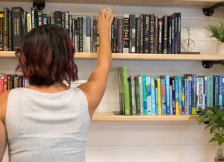 Sú divní, no neprekáža im to. Užívajú si život