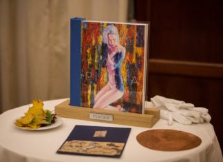 Ženská krása ukrytá v úžasných obrazoch. Piačka