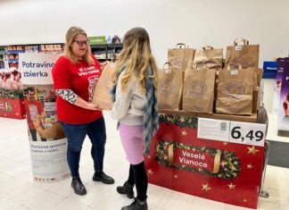 Tesco spolu so zákazníkmi zlepší Vianoce tisícom ľudí v núdzi, venuje im takmer 80 ton potravín