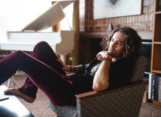 Rozhľadený hudobník Jerguš Oravec, hudobník, spevák, gitarista