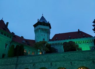 SMOLENICE CHYSTAJÚ VEČERNÉ PREHLIADKY ZÁMKU. NÁVŠTEVNÍKOV PREVEDÚ GRÓFKY PÁLFFYOVÉ