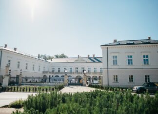 VO VODERADSKOM KAŠTIELI VYNESÚ MORENU A PREDVEDÚ KROJE POČAS OSLÁV PRÍCHODU JARI