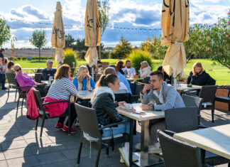 TRNAVA ZAŽIJE BAVORSKÝ OKTÓBERFEST NA GOLFE S PIVOM, HUDBOU AJ TURNAJOM