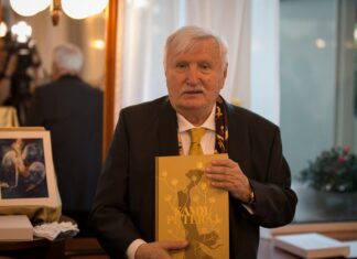 To najlepšie z tvorby Kamila Peteraja nájdete v Zlatej knihe. Ideálny vianočný darček