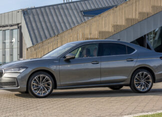 Škoda Superb liftback dostáva plug-in hybridný pohon s výkonom 200 kW
