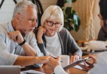 STRIEBORNÁ EKONOMIKA NABERÁ SILU