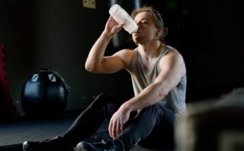 Takmer každý druhý mladý muž v prieskume nie je spokojný so svojím vzhľadom. Výsledky spochybňujú predstavu, že problémy s jedlom a telom sa týkajú iba žien